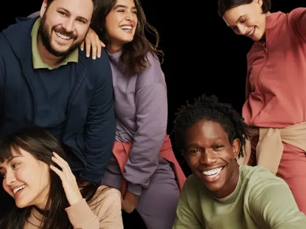 Aqueça o espírito de equipe, mesmo nos dias frios, com o moletom personalizado